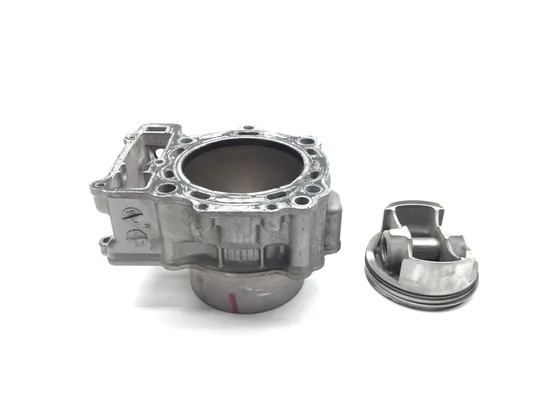 Engine Cylinder Jug W Piston Rear 2003 Suzuki Vstrom 1000 DL1000 3379