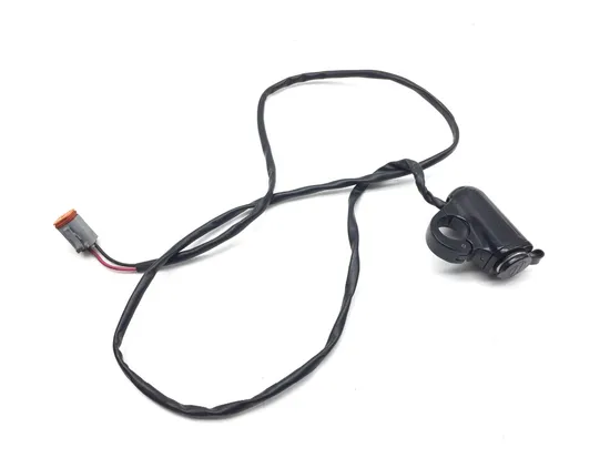 12 Volt Clamp On Outlet 2011 Harley-Davidson Heritage Softail Classic FLSTC 3394 1