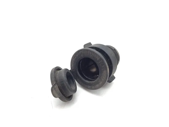 12 Volt Outlet 2017 Can-Am Commander 800R 4x4 XT DPS 3398 5