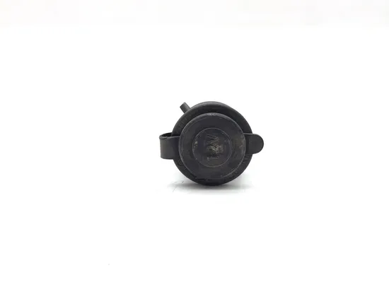 12 Volt Outlet 2017 Can-Am Commander 800R 4x4 XT DPS 3398 1