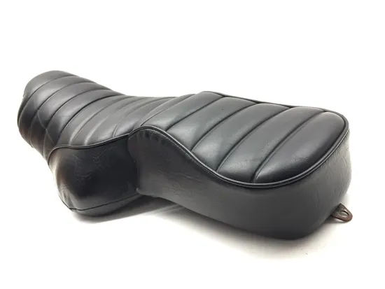 Seat 2016 Harley-Davidson Iron 883 XL883N 3406 x 3