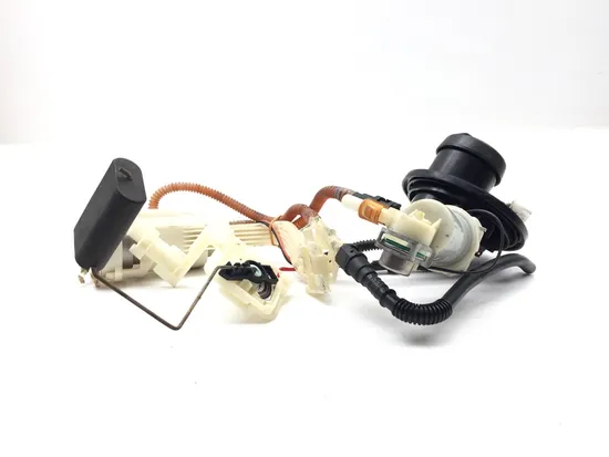 Harley-Davidson 2010 Electra Glide Ultra Classic FLHTCU Gas Fuel Tank Pump 3418x 2