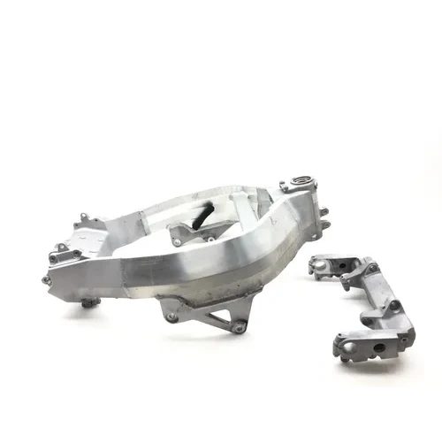 Honda 2001 CBR929RR Main Frame Chassis 3443 50100-MCJ-670 1