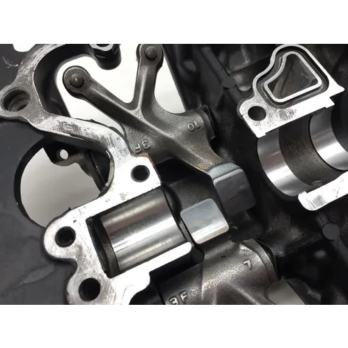 Suzuki A Boulevard Engine Cylinder Head Complete W Cams Front 3484 4