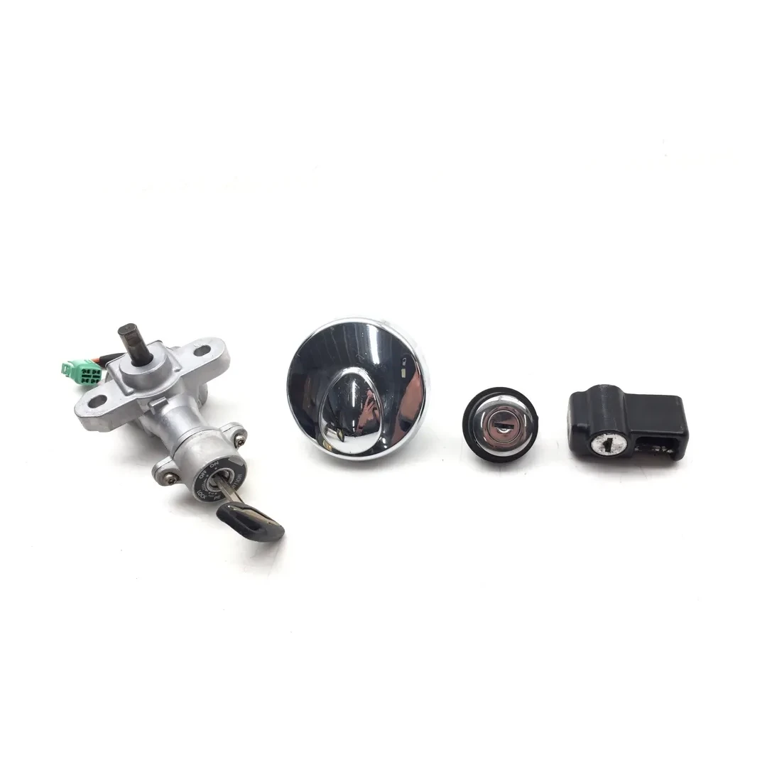 2006 Suzuki Boulevard C50T Lockset Ignition Key Steering Lock 3484 95700-07860