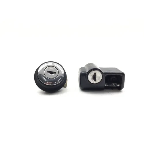 2006 Suzuki Boulevard C50T Lockset Ignition Key Steering Lock 3484 95700-07860 7