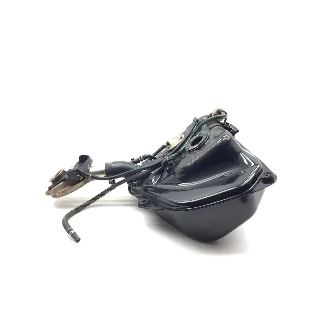 Gas Tank Fuel Petrol 1999 Suzuki Intruder 1500 44110-10F00