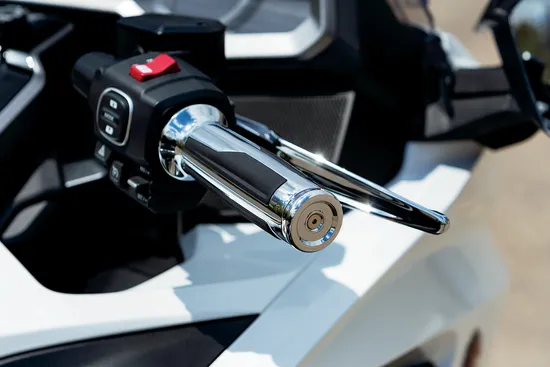 Kuryakyn Omni Handlebar Grips Pair Silver Vibration Dampening