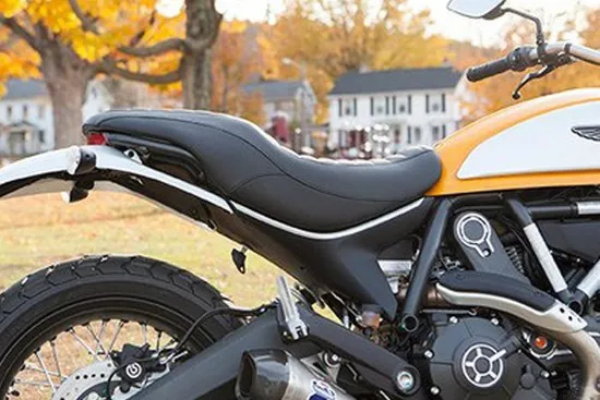 Mustang Black Tuck Roll Tripper Fastback 1 Pc Seat