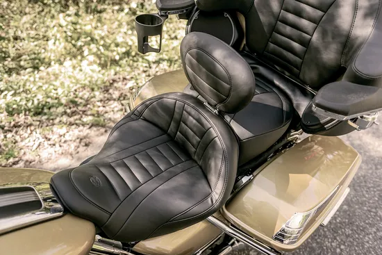 Mustang Tuck & Roll Super Touring Deluxe Driver Backrest Pad
