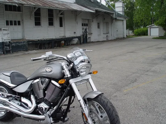 National Cycle Flyscreen Windshield Windscreen Light Tint Chrome Hardware 9in.