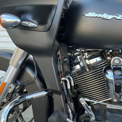 UC Frame Tube Mount Engine Oil Cooler Kit Black Chopped